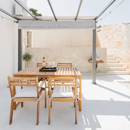 Villa Heritage New Stone Allegra - Private Swimming Pool & Garden *