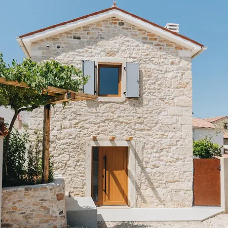 Allegra Design Heritage 2026 - Private Swimming Pool & Garden Villa Valtura