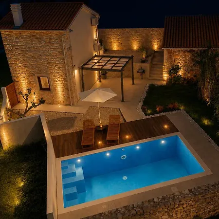Allegra Design Heritage 2026 - Private Swimming Pool & Garden Villa Valtura